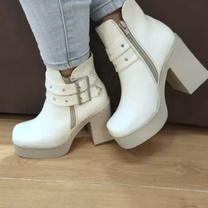 Botín Blanco Redondo Con Hebilla