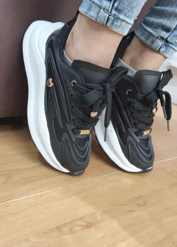 Tenis Moschino negro